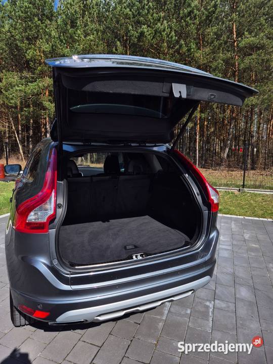 VOLVO XC60 2017r T5 Benzyna Słup Drugi