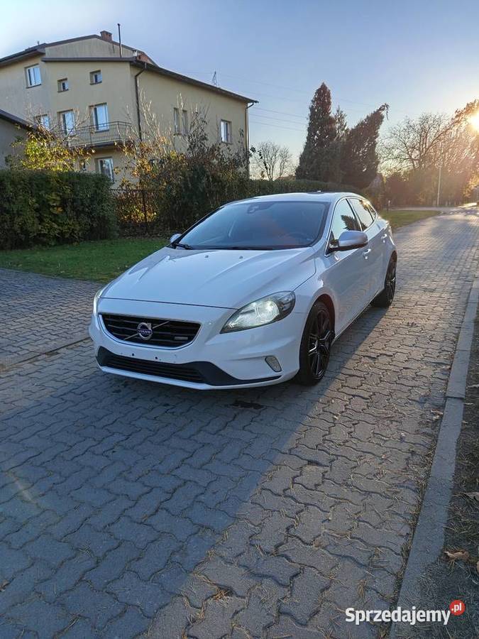 VOLVO V40 z 2014r w najbogatszej wersji RDESIGN lakier metallic Volvo Puławy