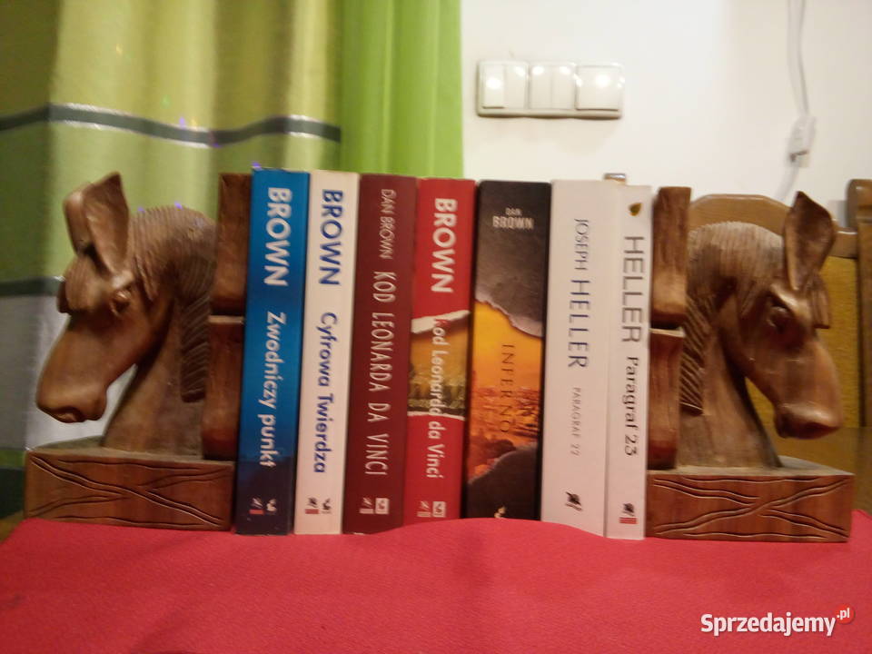 Rzeźby głowy konia Komornica