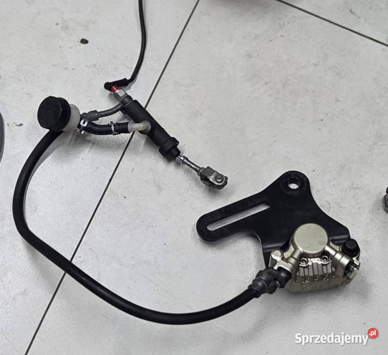 Częsci Yamaha YZFR125 813r zacisk wydech plastik Widzów sprzedam