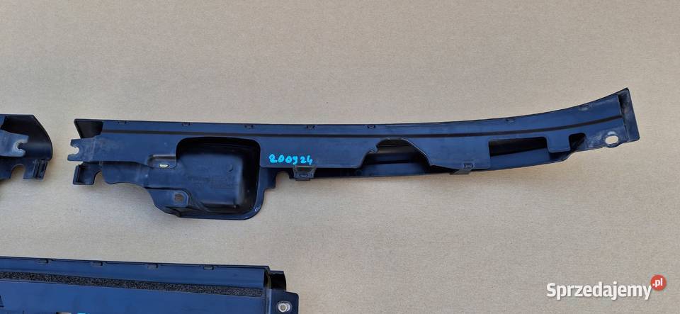 SCANIA R OSŁONA PODSZYBIE KOMPLET LISTWA Bieleń