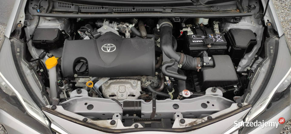 Toyota Yaris 46 15l 112HP 2020r III 20112019 srebrny Stare Budy