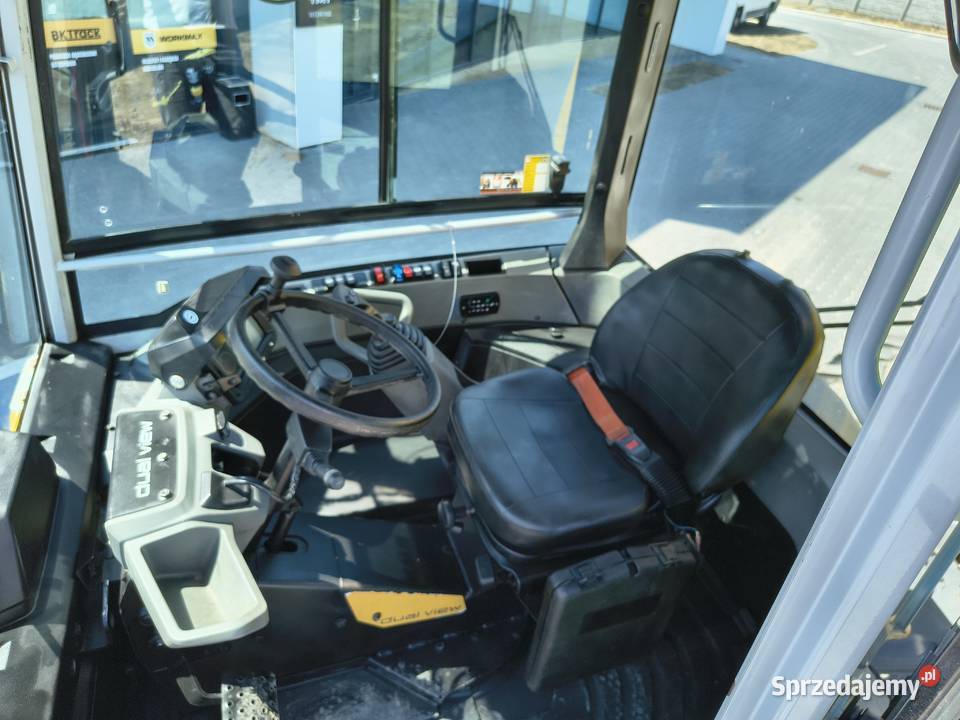 WOZIDŁO BUDOWLANE OBROTOWE 9 TON Z KABINĄ WACKER