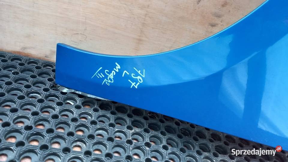 RENAULT MEGANE III BŁOTNIK PRZÓD LEWY TERNA Zbierkowo