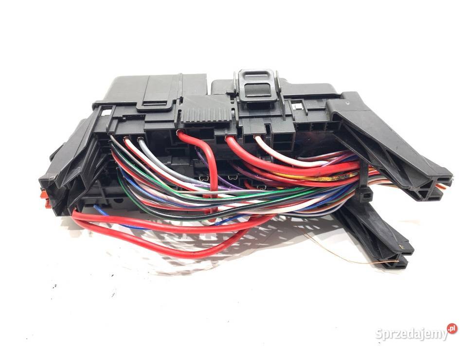 SKRZYNKA BEZPIECZNIKÓW VOLVO V60 I