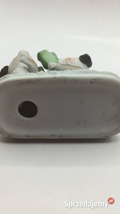 Figurka dwa bawiące się pieski Porcelana i szkło Zamość