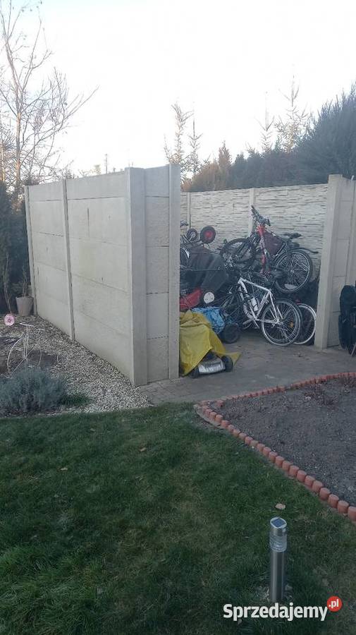 Garaz z płyt betonowych Kórnik