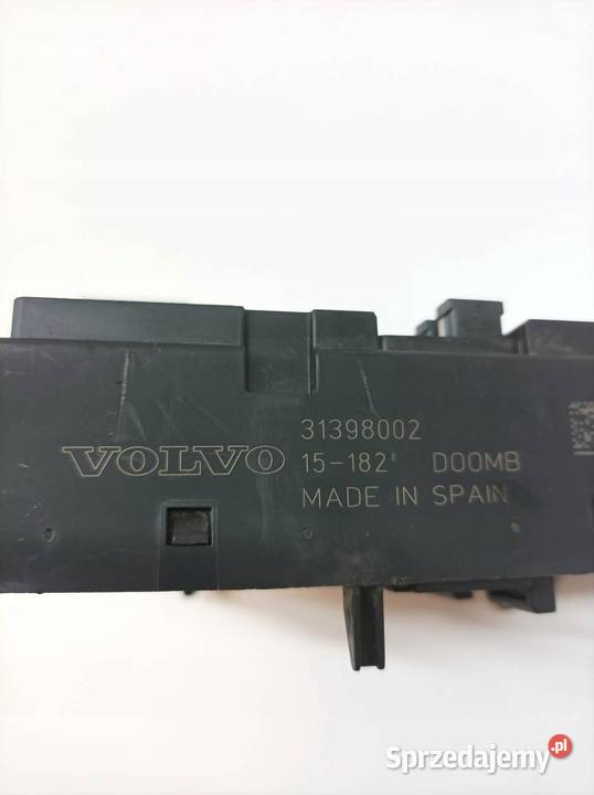 SKRZYNKA BEZPIECZNIKÓW 31398002 20 D Volvo XC 90 Skrzynki bezpieczników