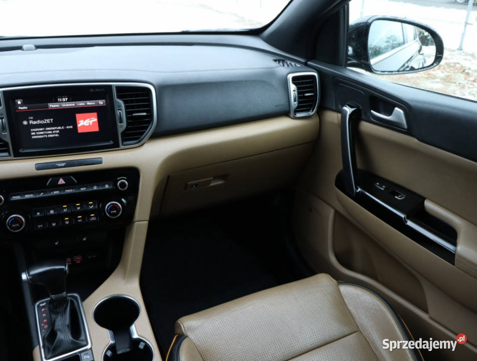 Kia Sportage 17 CRDi czarny sprzedam