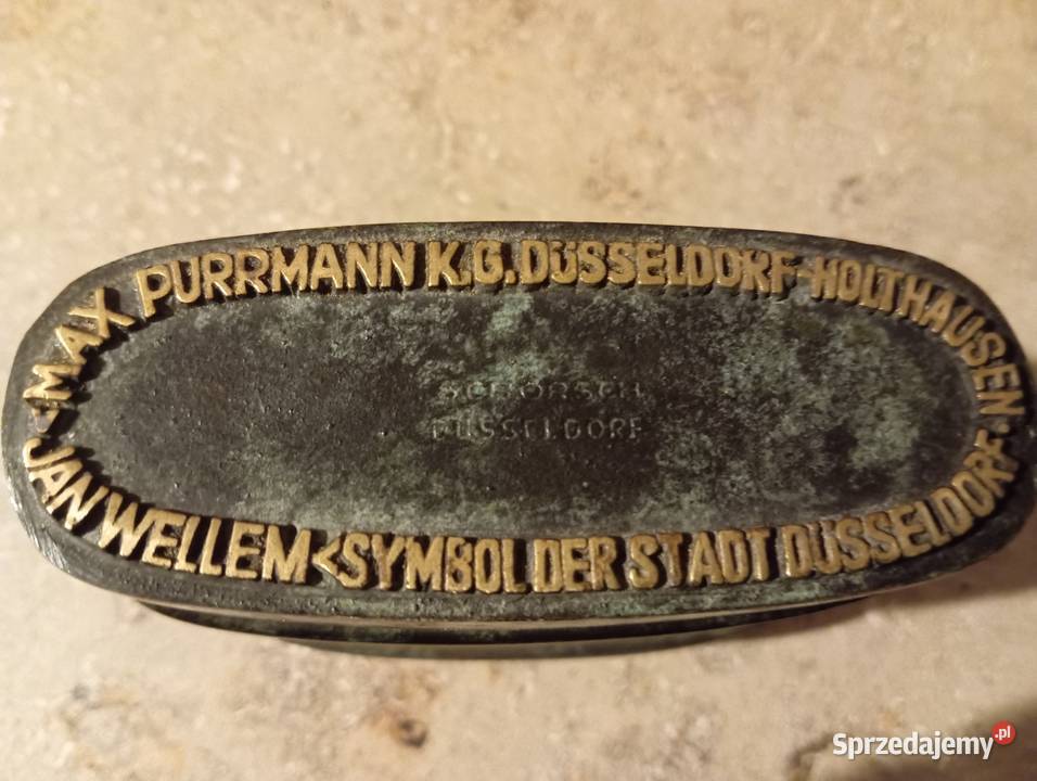 Porządki domowe stare pudełko