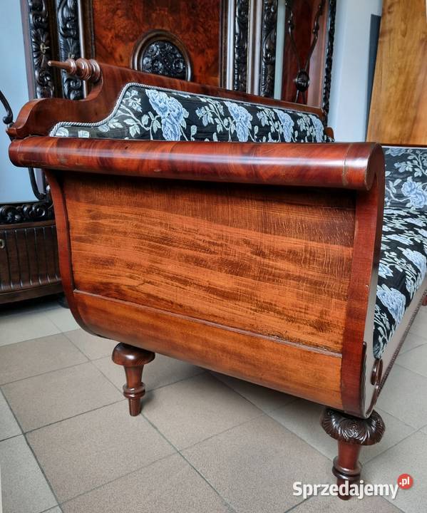 Piękna sofa empirowa z końca XIX wieku motyw