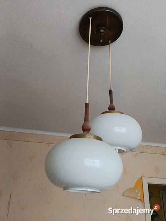 Żyrandol z początku PRL Wywła