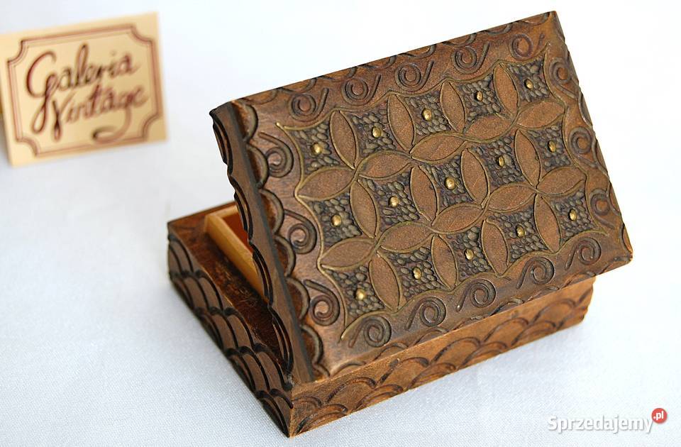 Drewniana szkatułka rzeźbiona inkrustowana Lublin
