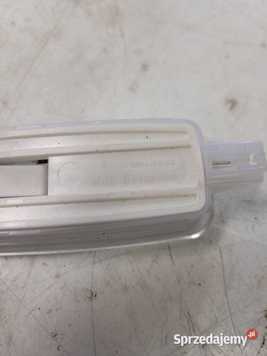 LAMPKA PODSUFITKI LED AUDI A3 8V 4H0947105D Przystajń