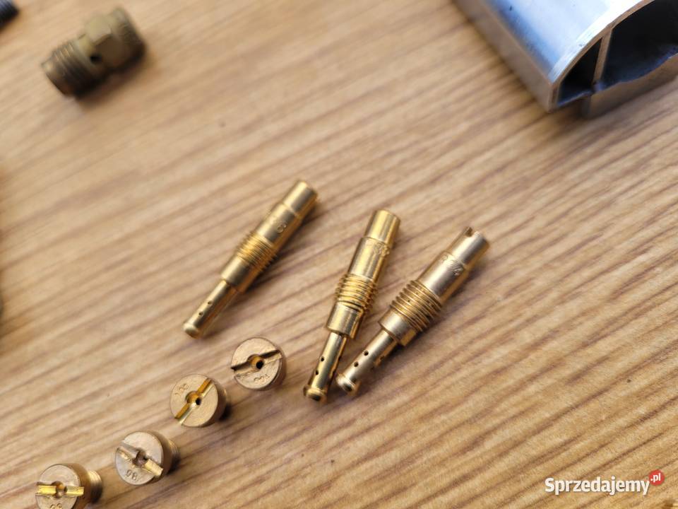 Sprzedam dwa gaźniki 28 pwk są w stanie i łódzkie Wieluń