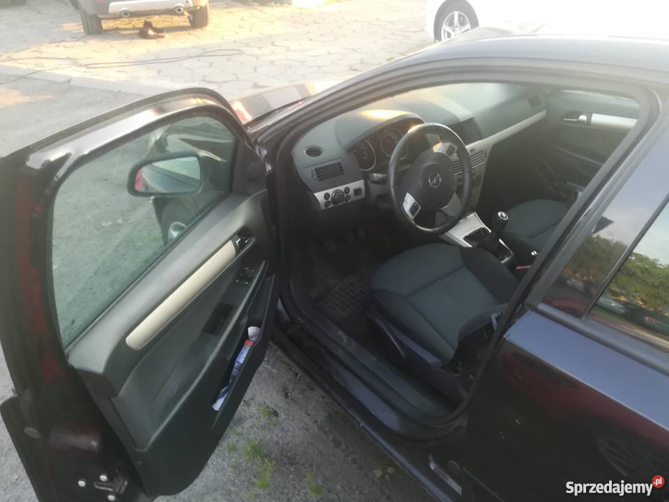 Opel Astra H uszkodzony Nowy gaz 105KM sprzedam