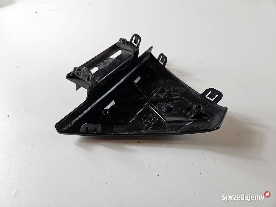 MITSUBISHI PAJERO IV 4 ZNACZEK GRILLA ATRAPY Międzychód