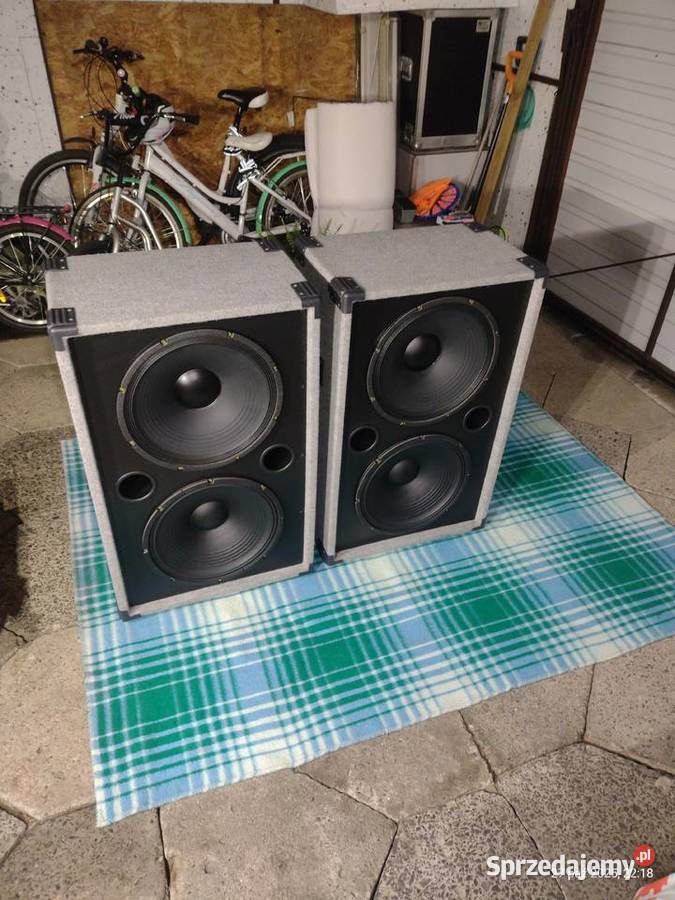 Kolumny estradowe Eminence Komornica