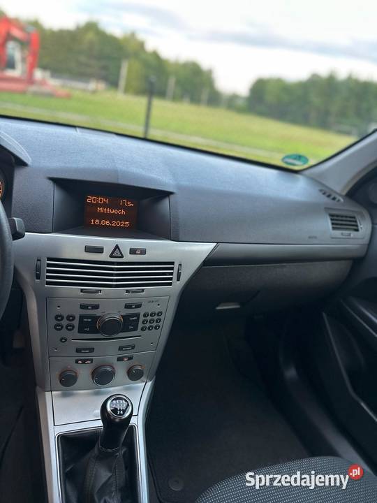 Opel Astra H Kombi 200910 LIFT 16 Benzyna 115 beżowy Haczów