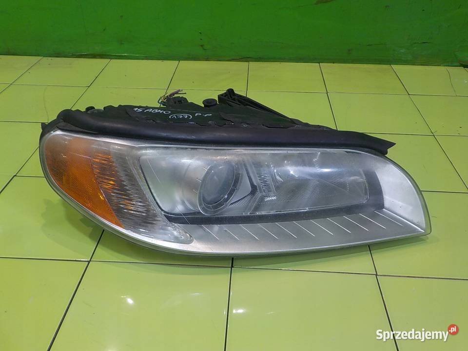 VOLVO XC70 II V70 III 07r KOMBI XENON lampa osobowe Suków