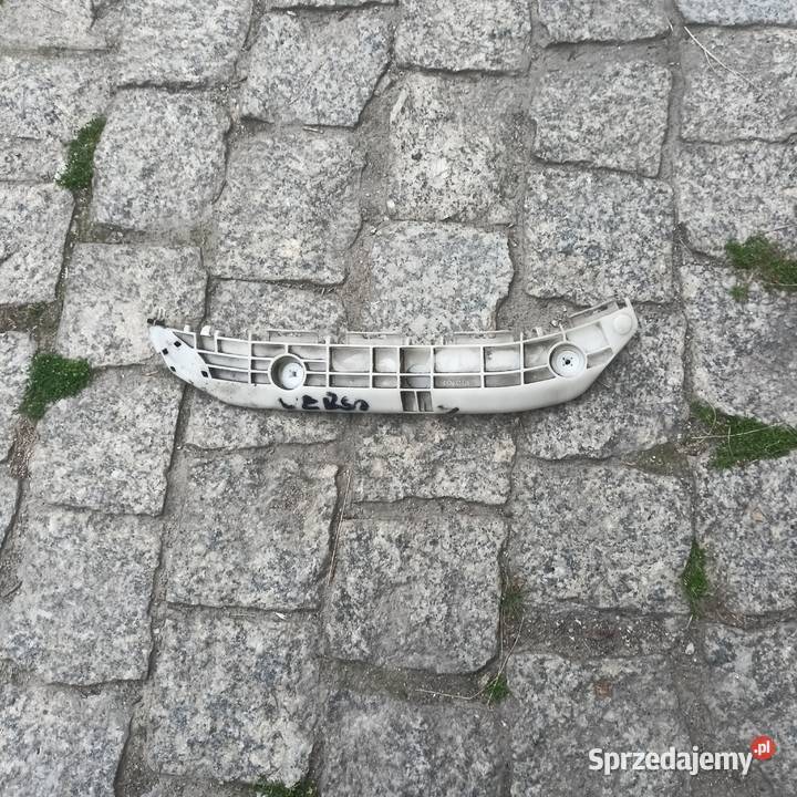 Toyota Verso S ślizg zderzaka tył 5257552100 Rok produkcji 2013 Mietków