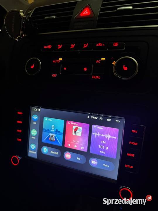 VW TOURAN Rok produkcji 2011 Touran Brzostek
