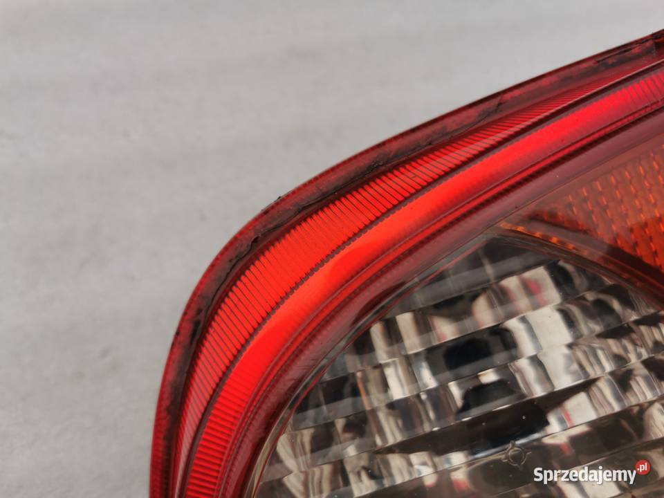Lampa Prawy Tył Tylna Prawa Toyota Avensis T22 lampy tylne