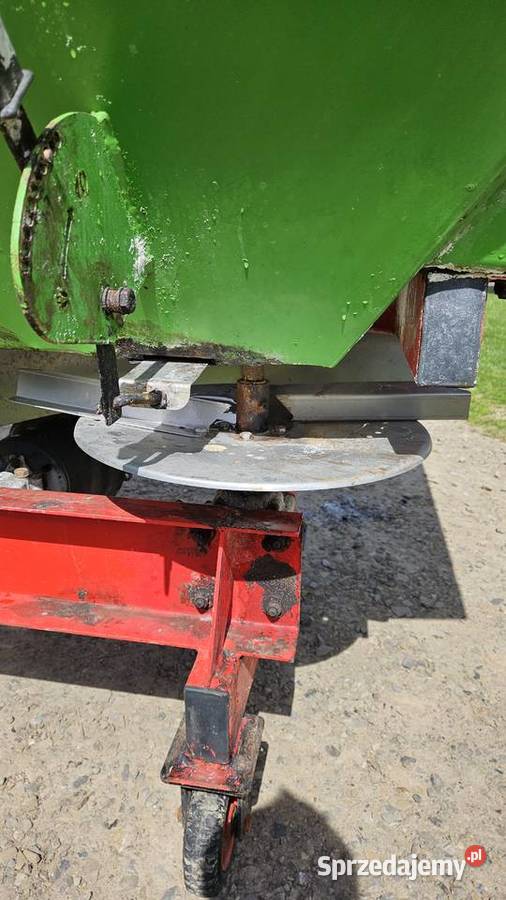 Rozsiewacz nawozu Strumyk 600L hydraulicznie nieuszkodzony