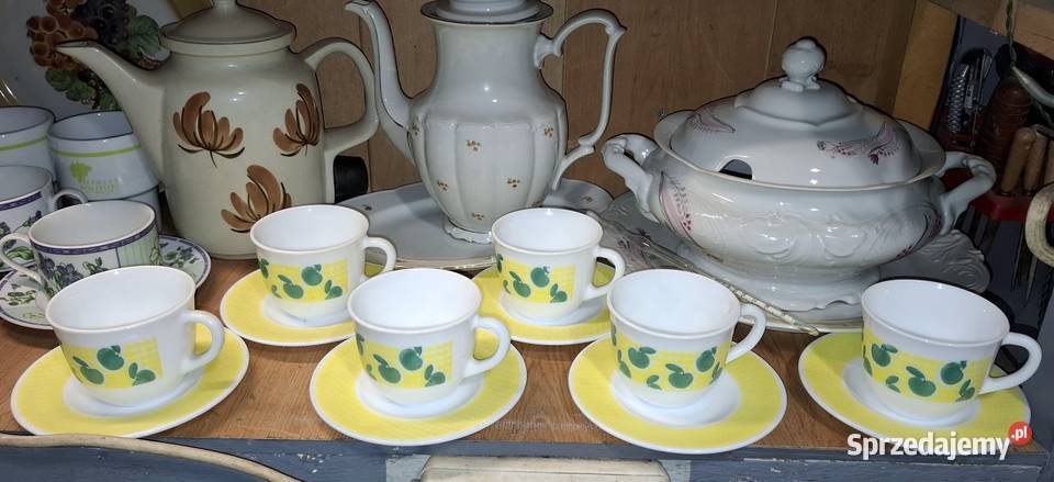 Porcelanowe filiżanki ze spodkami hiszpańskiej Wadowice sprzedam