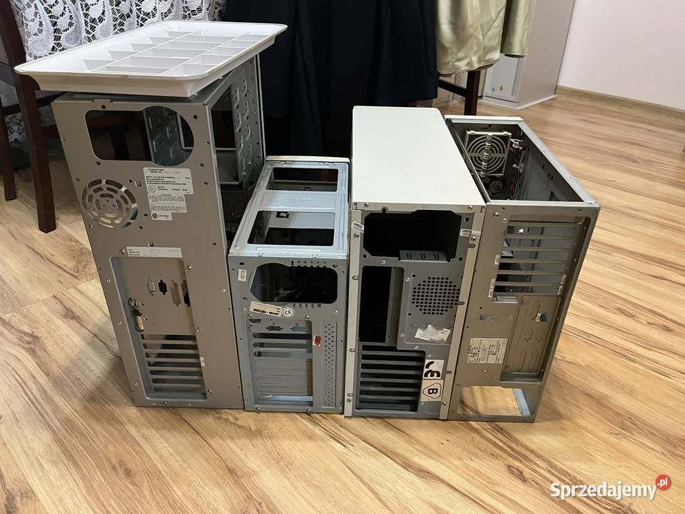 Stare obudowy komputerów PC retro vintage Brzana