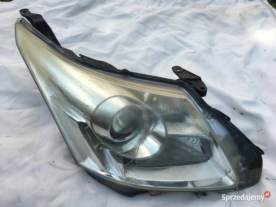 Toyota Avensis t27 lampa przednia prawa prawe Lampy przednie Świdnica