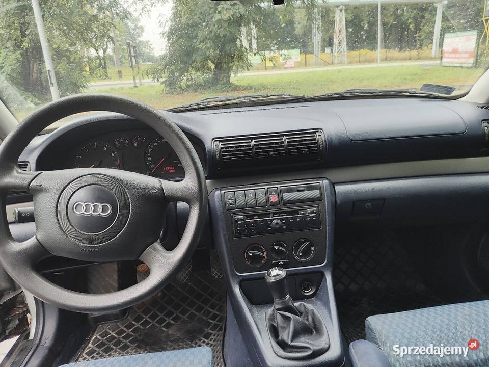 Audi A4 Avant 1998r hak przyzwoity stan lakier metallic Bobrek