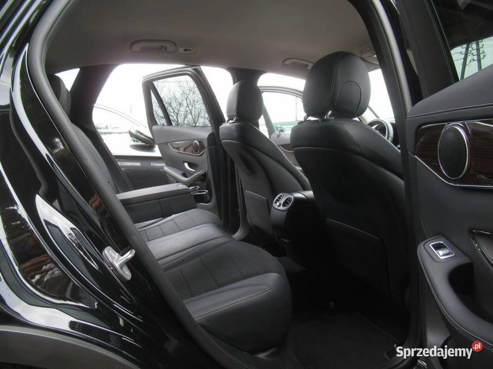 Mercedes GLC 200 BEZWYPADKOWY AMG Kamera serwisowany w ASO Mercedes-Benz Warszawa