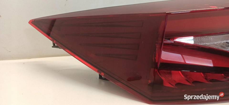 SKODA ENYAQ LAMPA LEWY TYŁ 5LA945207 Oświetlenie