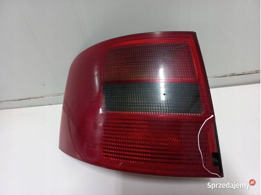 PĘKNIĘTA LAMPA TYŁ LEWY AUDI A6 C5 4B9945095D3FZ osobowe lubelskie Chełm
