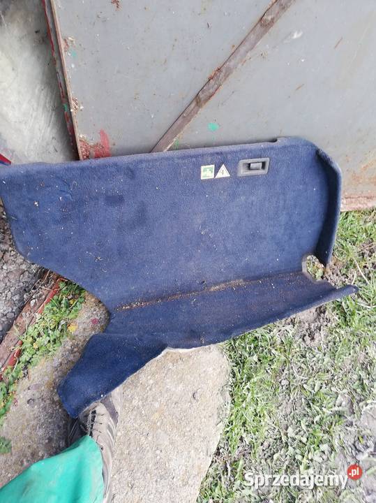 124 kombi boczek prawy bagażnika granatowy Kielce sprzedam