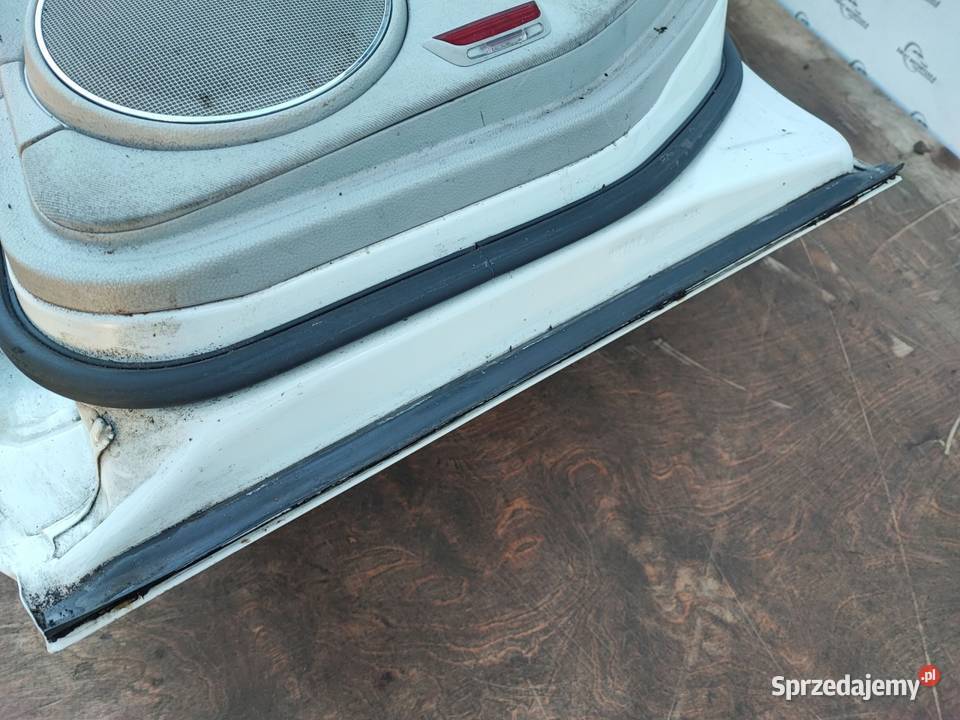 MERCEDES W204 09r Drzwi prawy tył 50 mikronów osobowe Drzwi Kielce