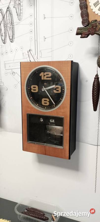 Zegar ścienny Metron z datownikiem 1983 r Żary