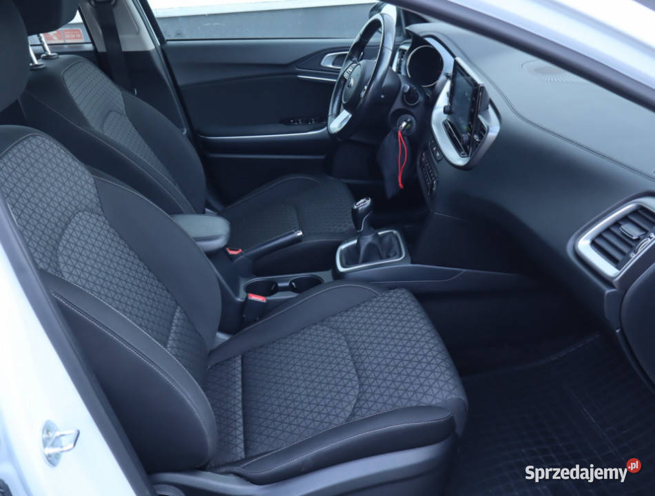 Kia Ceed 14 TGDI asystent pasa ruchu Łódź