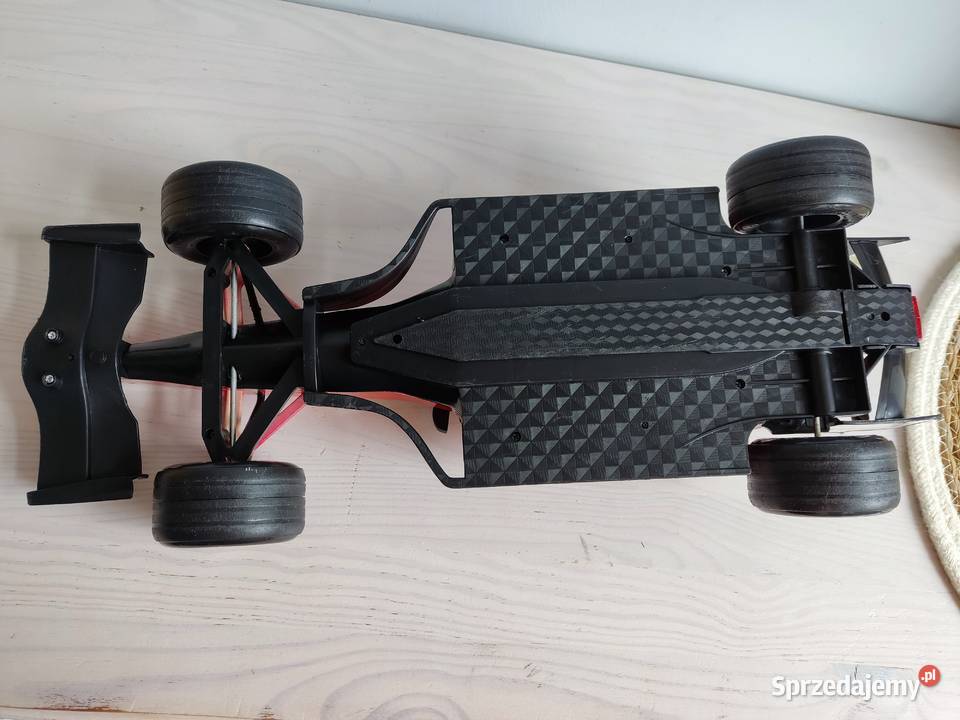 Model samochodu wyścigowego Bolid Formuły 1 Głuchołazy