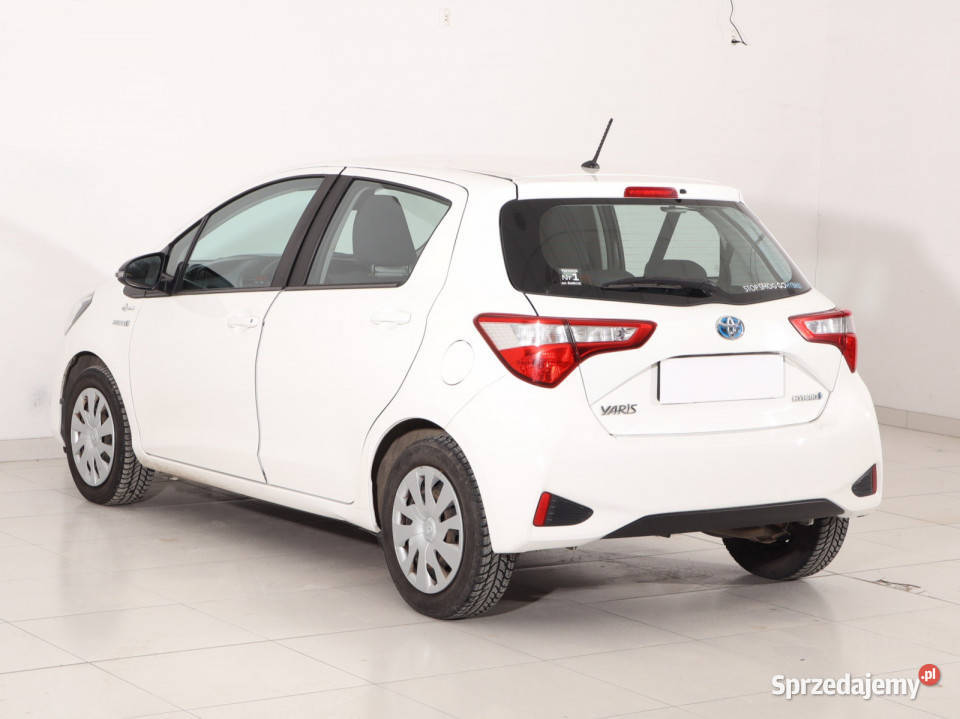 Toyota Yaris 15 Hybrid hybryda