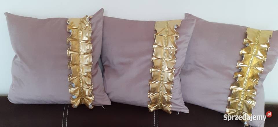 Poszewka ze złotą falbanką Mława