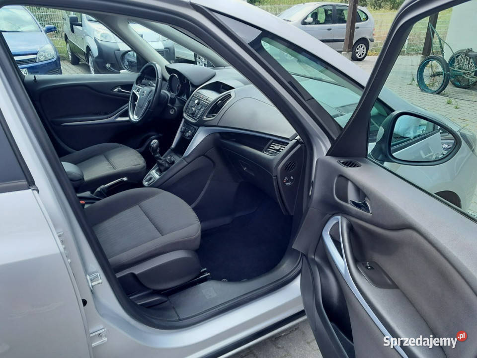 Opel Zafira 14i TURBO 7 osób stan C 2011 srebrny