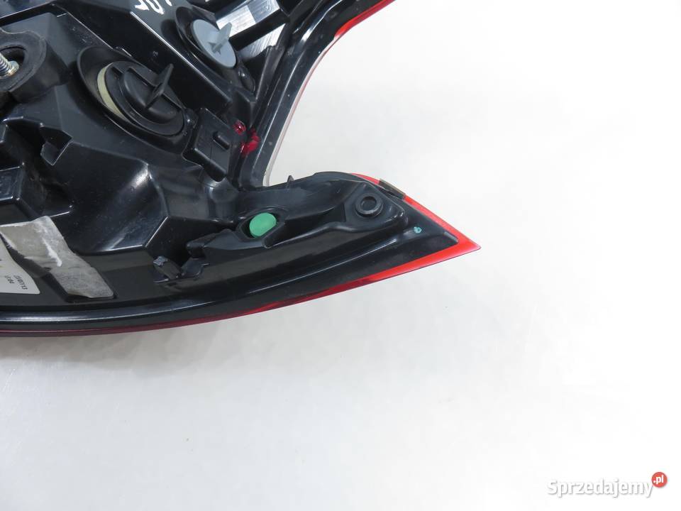 LAMPA LEWA TYLNA PEUGEOT 308 II 81250101