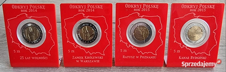 Zestaw monet 5 zł z serii „Odkryj Polskę” w ekspozytorach.