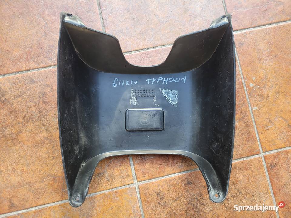 PIAGGIO TYPHOON schowek kokpit przod box Plastiki Piła