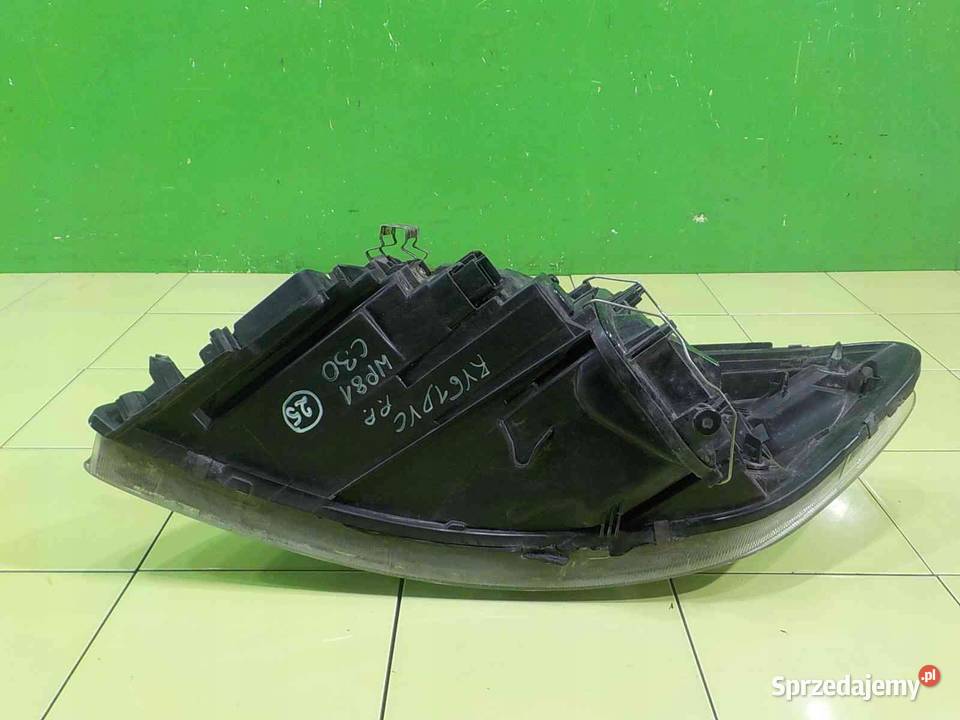 VOLVO C30 20 D 12r lampa prawa przod 31299821