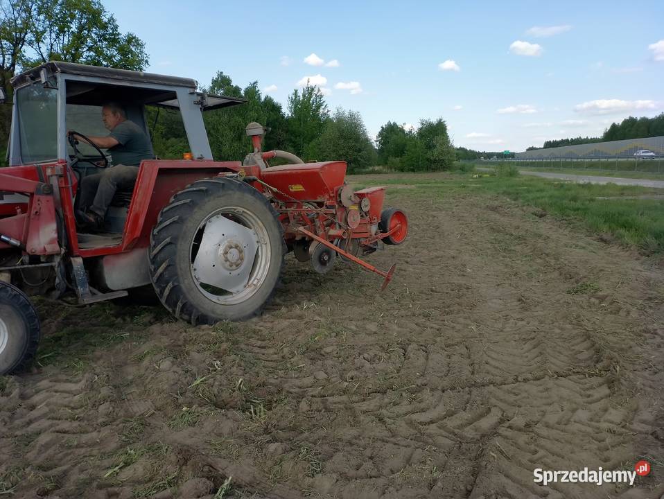 Siewnik do kukurydzy cztero rzędowy talerzowy Maszyny rolnicze łódzkie Sieradz