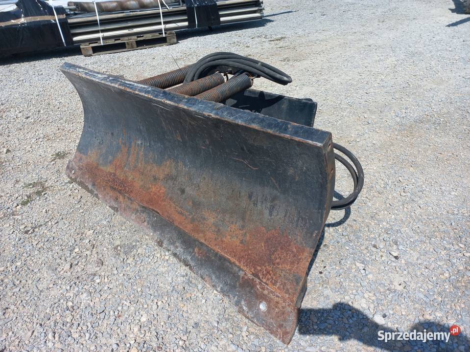 Pług do odśnieżania 135 hydrauliczny skręt stand Odśnieżarki Bzinica Nowa