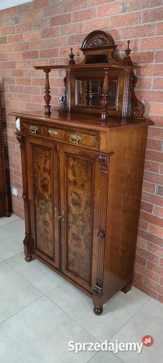 Piękna bieliźniarka eklektyczna antyk